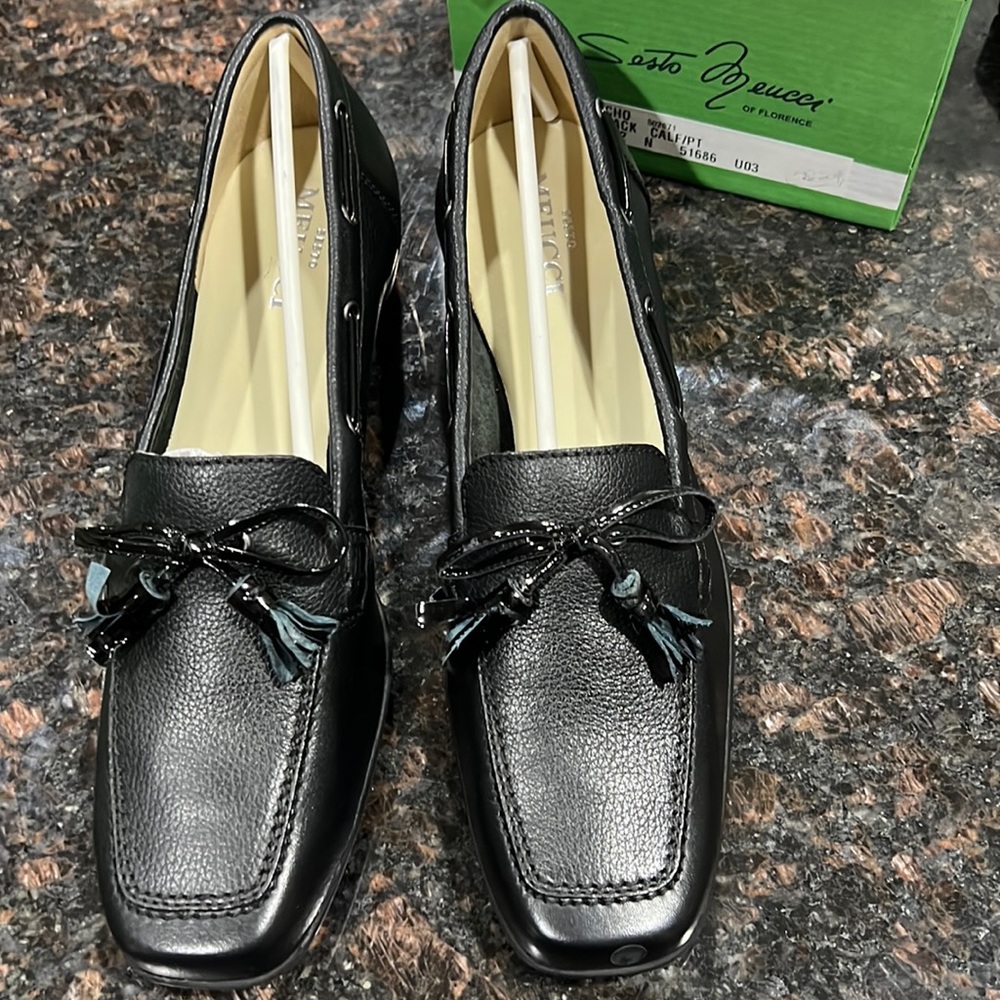 black loafers size 9 1/2N